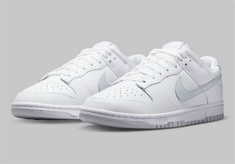 white Nike dunks